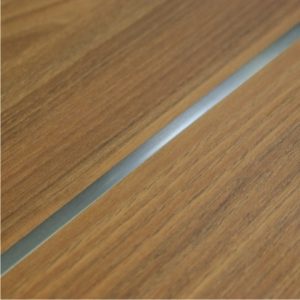 profil aluminiu lățime 8mm (culoare - inox oțel / inox) aliniată cu o suprafață frunză ușă